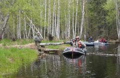 макс держится рукой за колин хуй.jpg