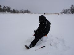 Человек А на лунке-)