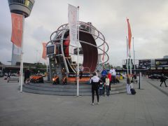 колесо в котором бегают люди как хомячки.jpg