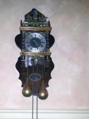 Часы с латунными яйками