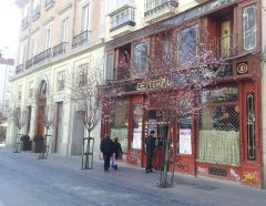 Миндаль цветет еще и розовым