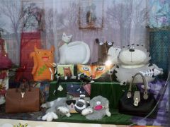 Коты в магазине сумок на Литейном