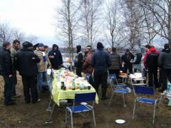 Дождь прошёл, все снова переместились на главную поляну