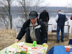 Надо поправить скатерку