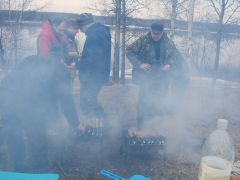 От такого кол-ва работающих мангалов образовалась дымовая завеса