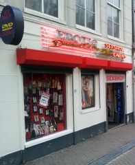 Магазин в квартале красных фонарей