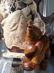 Медведь с рыбой