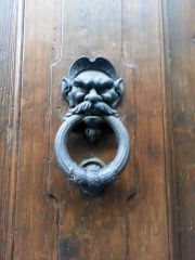 Дверная ручка