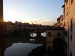 Вид из галереи Уфиццы на мост Понте Векьио