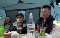 Под сводами шатра!