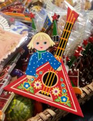 Vodka, matreshka, balalayka провожают в аэропорту