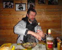 Текила водочка шулюм и фотки на стене