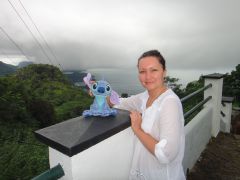 Внизу океан.