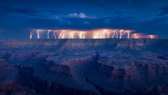 7041548 amazing lightning storm pictures