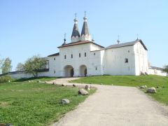 Монастырь снаружи (вход)