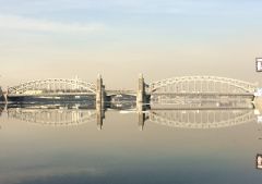 Ледоход на Неве 2015 год. Большеохтинский мост.