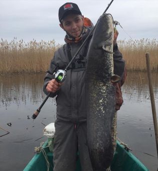 Василий Мадюкин с сомиком