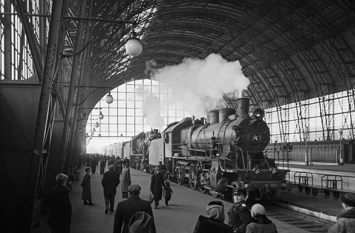 Kiyevsky_railway_station_(1952).jpg
