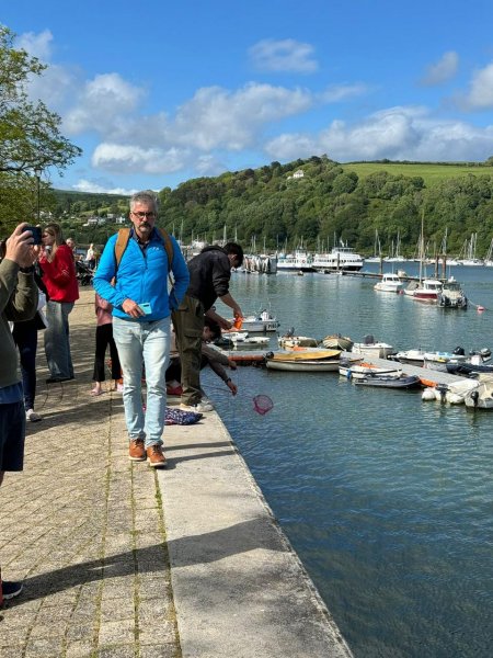 Набережная где идет активная ловля