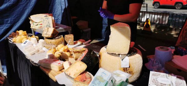 Сырный рынок
