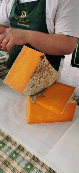 Сырный рынок. Чеддер