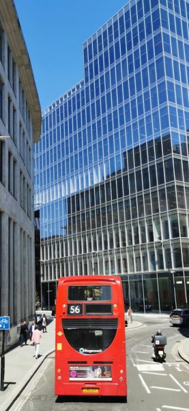 Красные около Сити