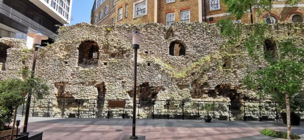 Римская стена коло Тауэра