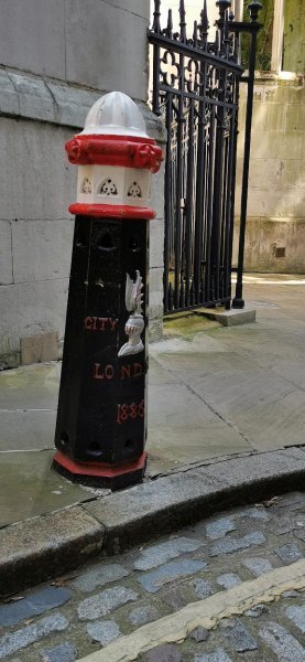 Заградительные столбики