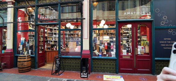 Пабы, магазины на рынке