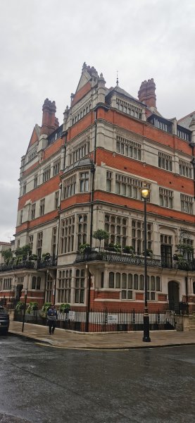 Домики неподалеку от Гайд Парка