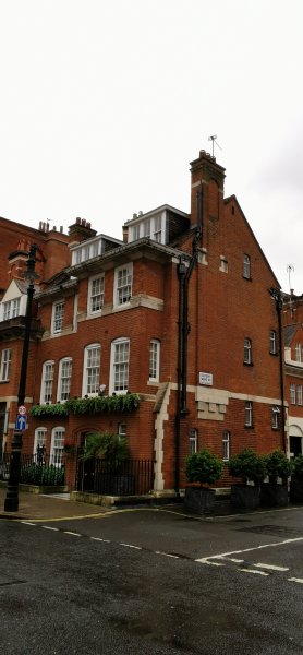 Домики неподалеку от Гайд Парка