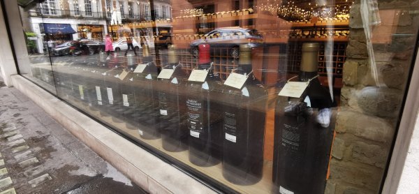 Магазин Гедонизм Вайнс - литров по 6 батлы