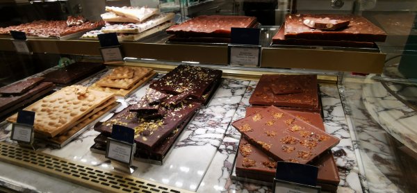 Магазин сладостей, чая итп - шоколад