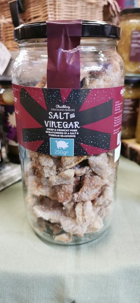 Шкварки в магазине