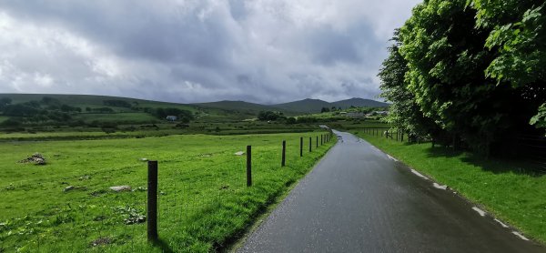 Дорога, погода намекает на ливень