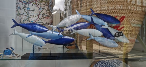 90 фунтов, однако