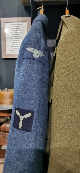 В магазине секонд-хенда