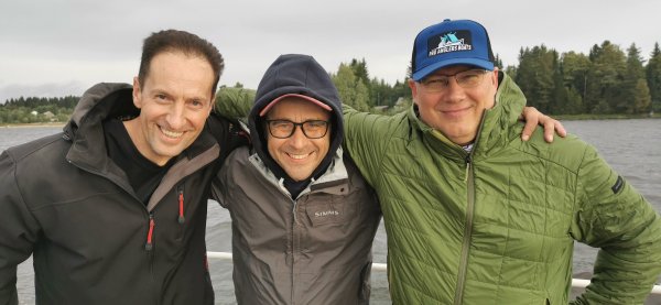 Музыка играет